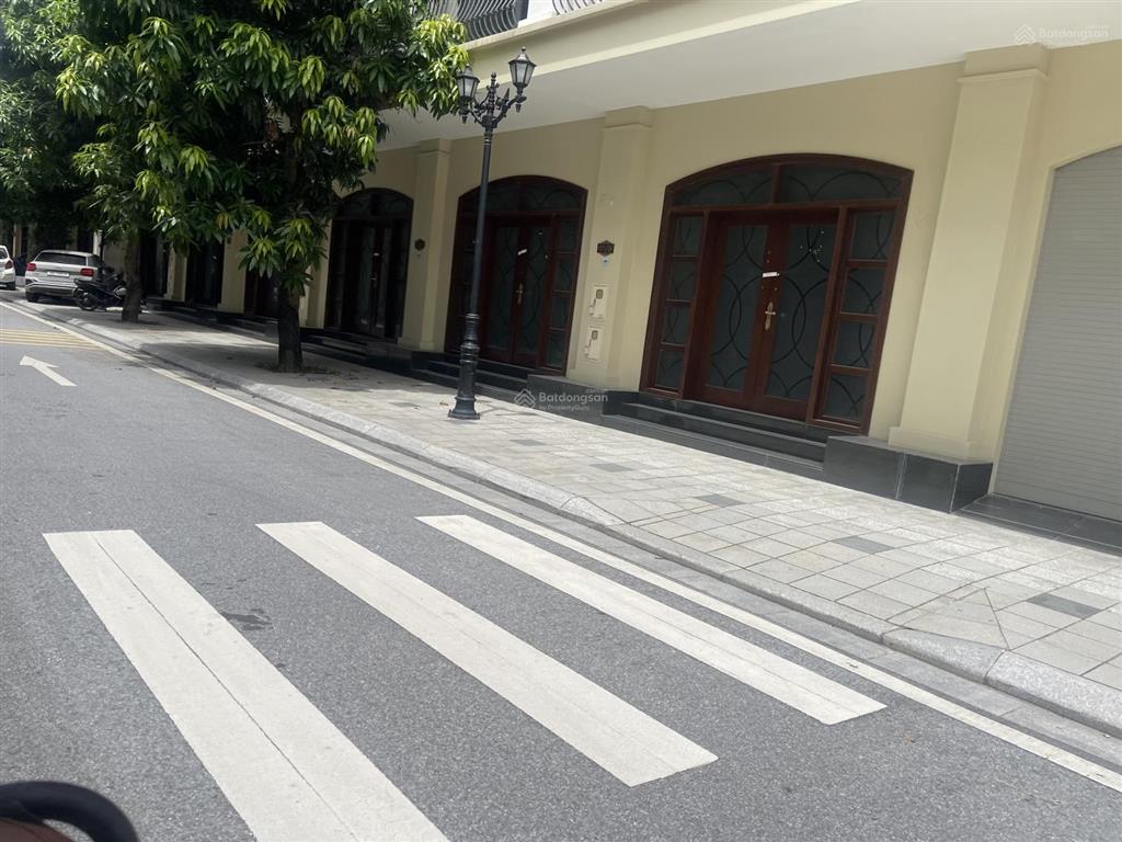 Phúc đồng 5.000 m2, mt 40m giá chỉ chưa đầy 90 tỷ diện tích rộng, vỉa hè thoáng!