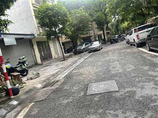 Liền kề dt 85 mét, vỉa hè làm rộng thích hợp làm văn phòng coong tỷ cho thuê cũng hợp lý giá chỉ ch