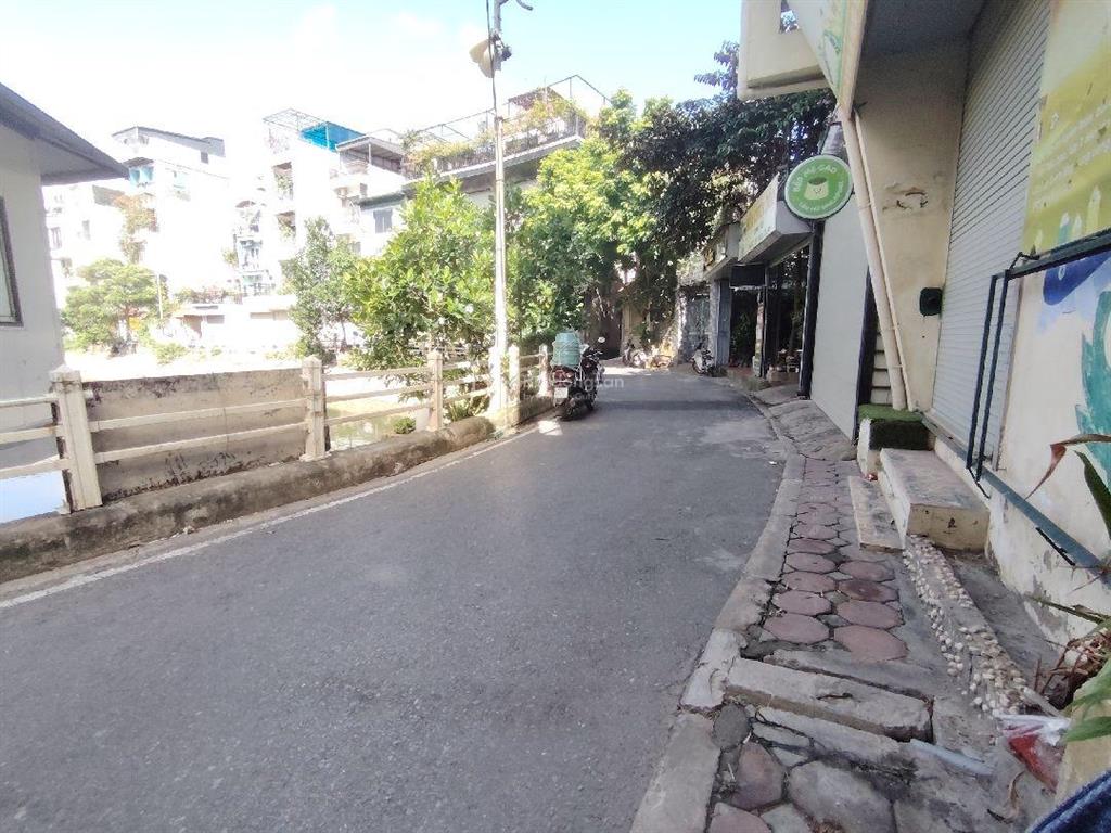 Bán đất diện tích rộng ngay hoàng minh đạo, dt 1.100 mét, mt 15 mét giá 220 tỷ vỉa hè, kinh doanh v
