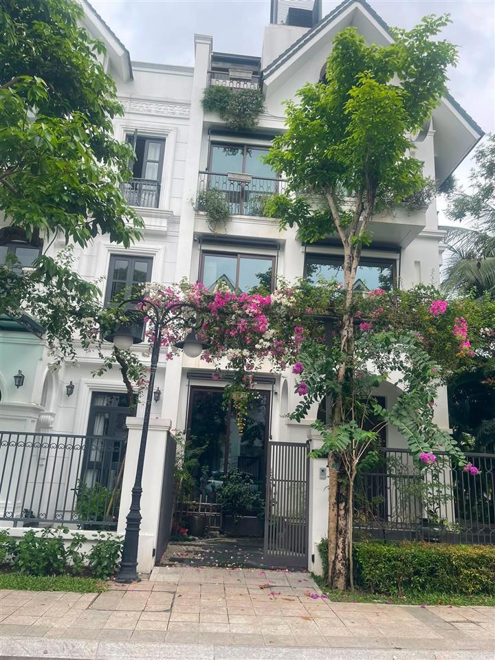 Biệt thự đẹp ngay sát công viên, vườn hoa, hồ nước  sát vinhomes riverside 