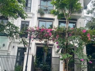 Biệt thự đẹp ngay sát công viên, vườn hoa, hồ nước  sát vinhomes riverside 