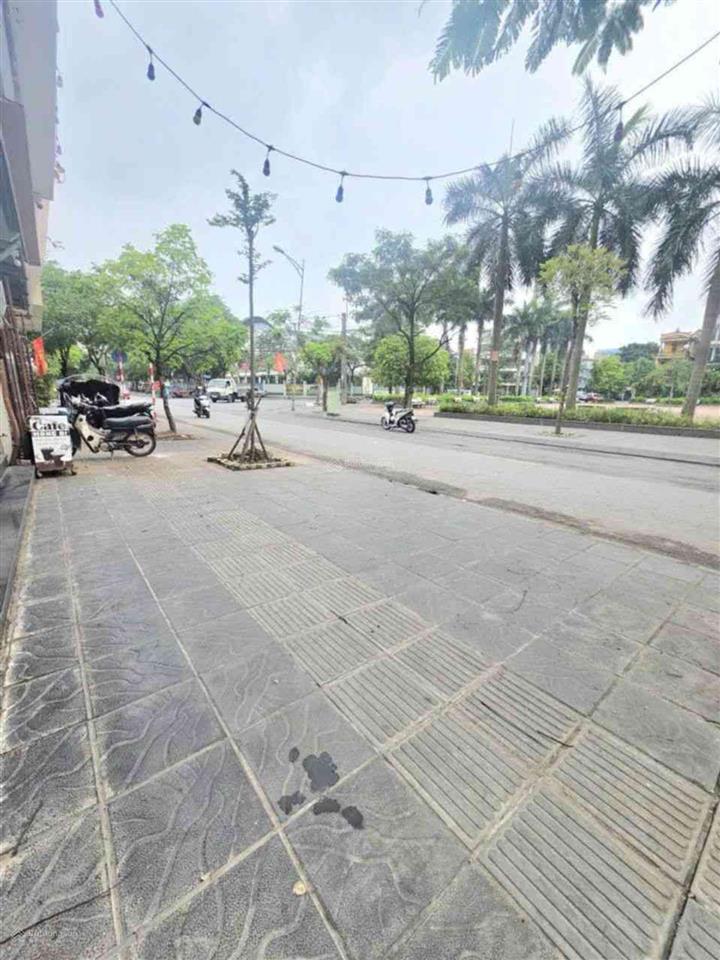 Biệt thự đẹp ngay sát công viên, vườn hoa, hồ nước  sát vinhomes riverside 