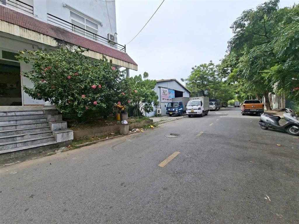 Biệt thự đẹp ngay sát công viên, vườn hoa, hồ nước  sát vinhomes riverside 