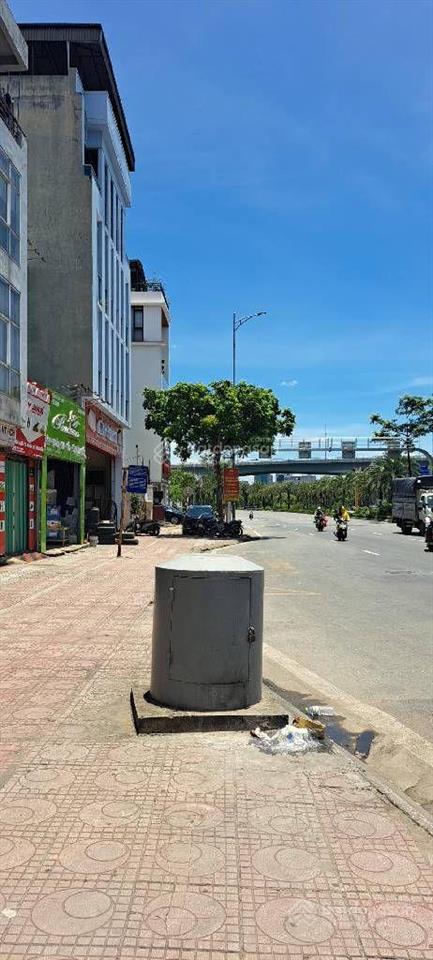 Mặt phố hoa lâm dt 120 mét vỉa hè đánh bóng kinh doanh đa dạng giá 24 tỷ có thương lượng