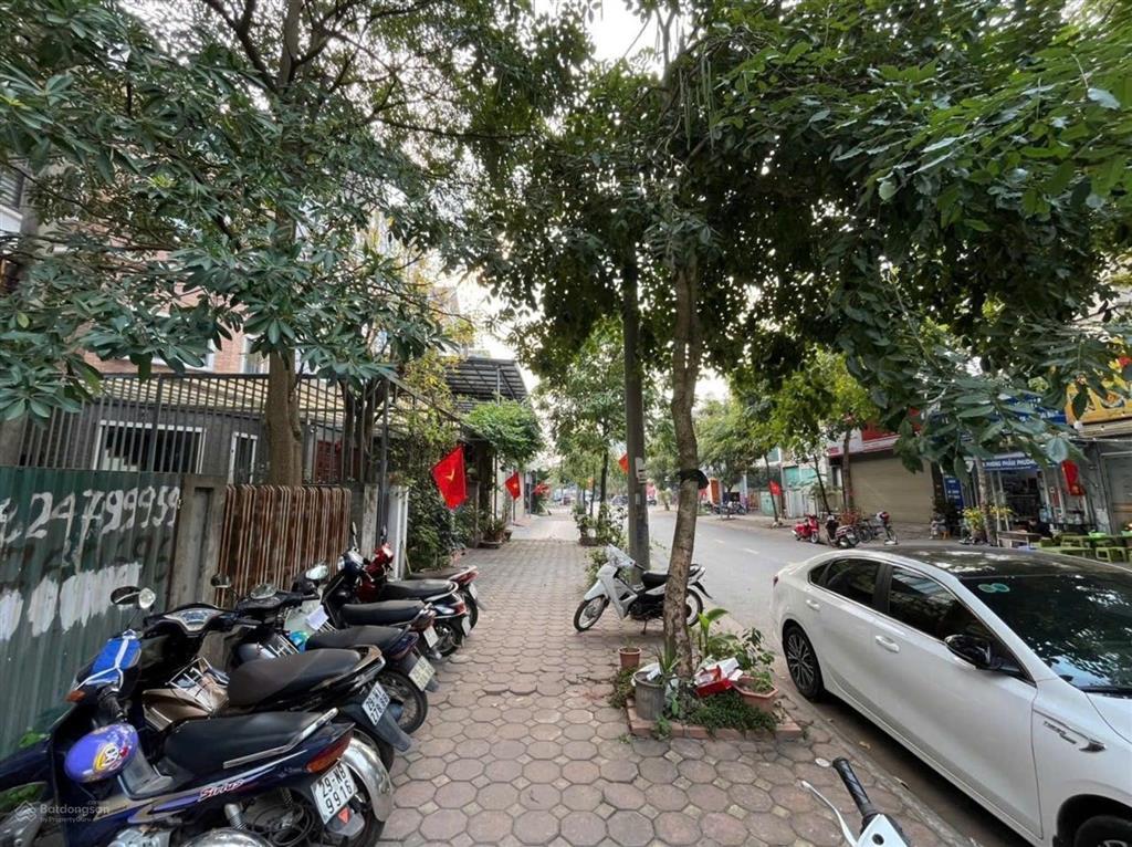 Mặt phố hoa lâm dt 120 mét vỉa hè đánh bóng kinh doanh đa dạng giá 24 tỷ có thương lượng