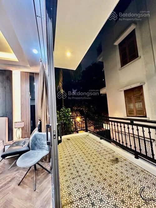 Bán nhà dt 60 mét, nhà mới về ở luôn, sau 1 ngõ ra phố ô tô tải tránh nhau, vài bước chân ra phố