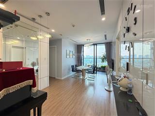 Cho thuê 3pn full đồ, view hồ, tầng đẹp vinhomes skylake