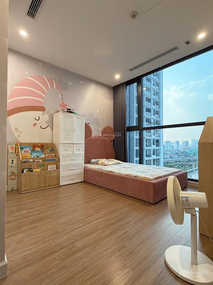 Cho thuê 3pn full đồ, view hồ, tầng đẹp vinhomes skylake