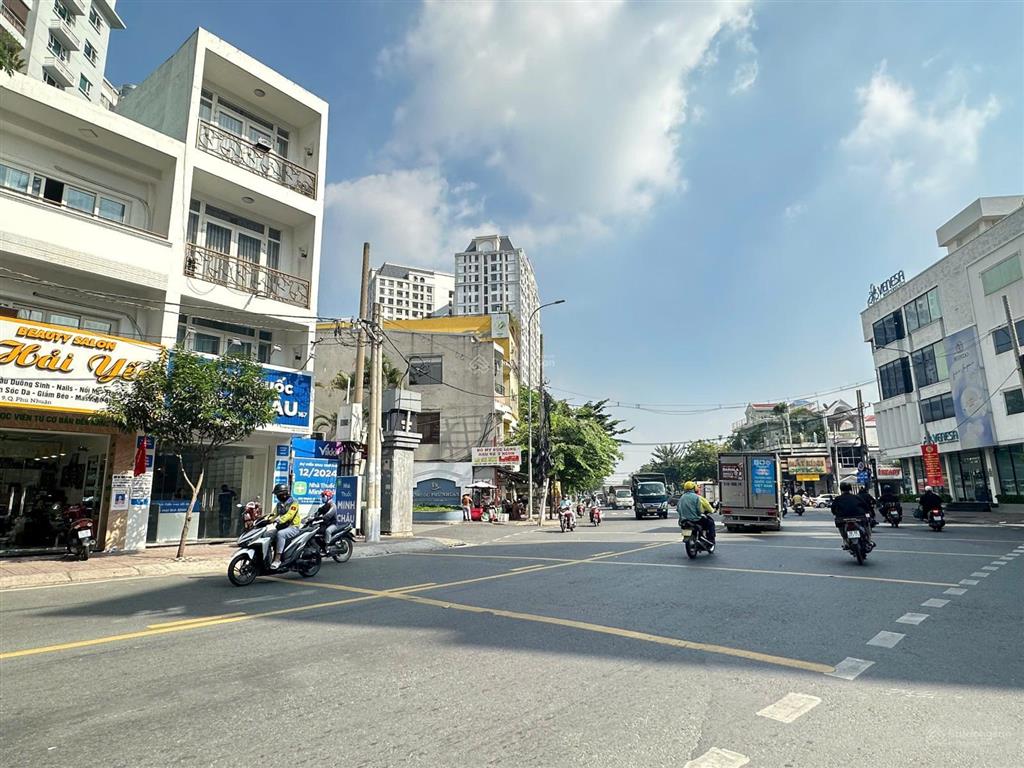 Cho thuê nhà mặt tiền đường phổ quang p9 phú nhuận  dt 4x20  trệt 2 lầu  35 triệu  0979 282 ***