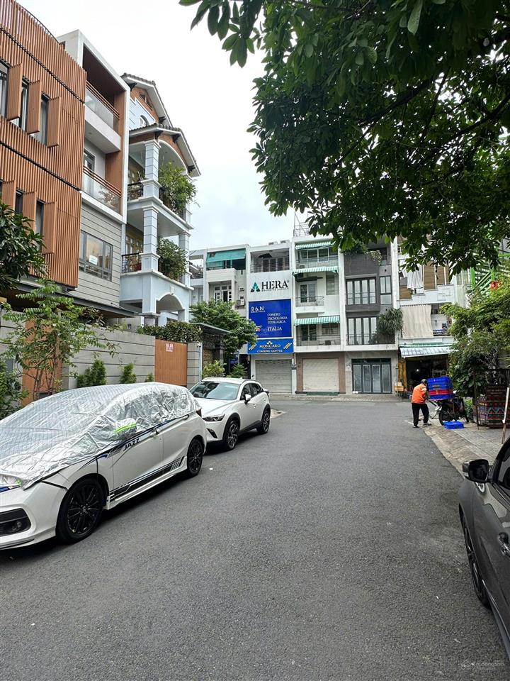 Cho thuê biệt thự ngay phố ẩm thực phan xích long phú nhuận  dt 8x18m  hầm 4 tầng  giá 65 triệu