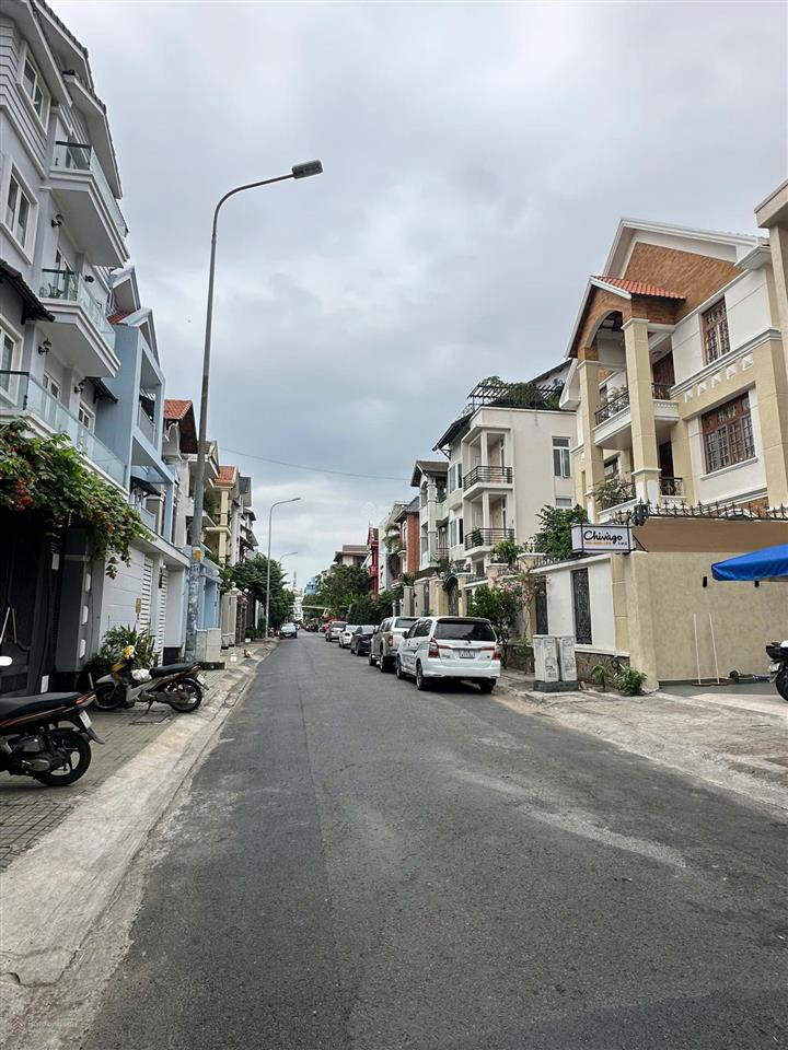 Cho thuê biệt thự ngay phố ẩm thực phan xích long phú nhuận  dt 8x18m  hầm 4 tầng  giá 65 triệu