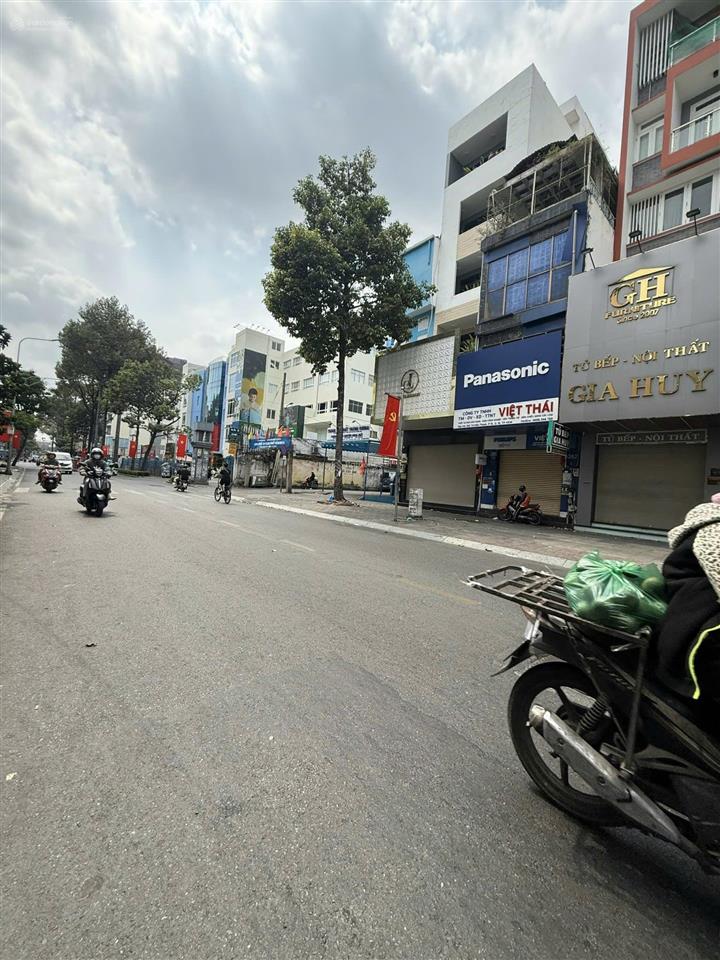 Cho thuê nhà mặt tiền kinh doanh đường tô hiến thành quận 10  dt 4x21  7 tầng thang máy 55 triệu