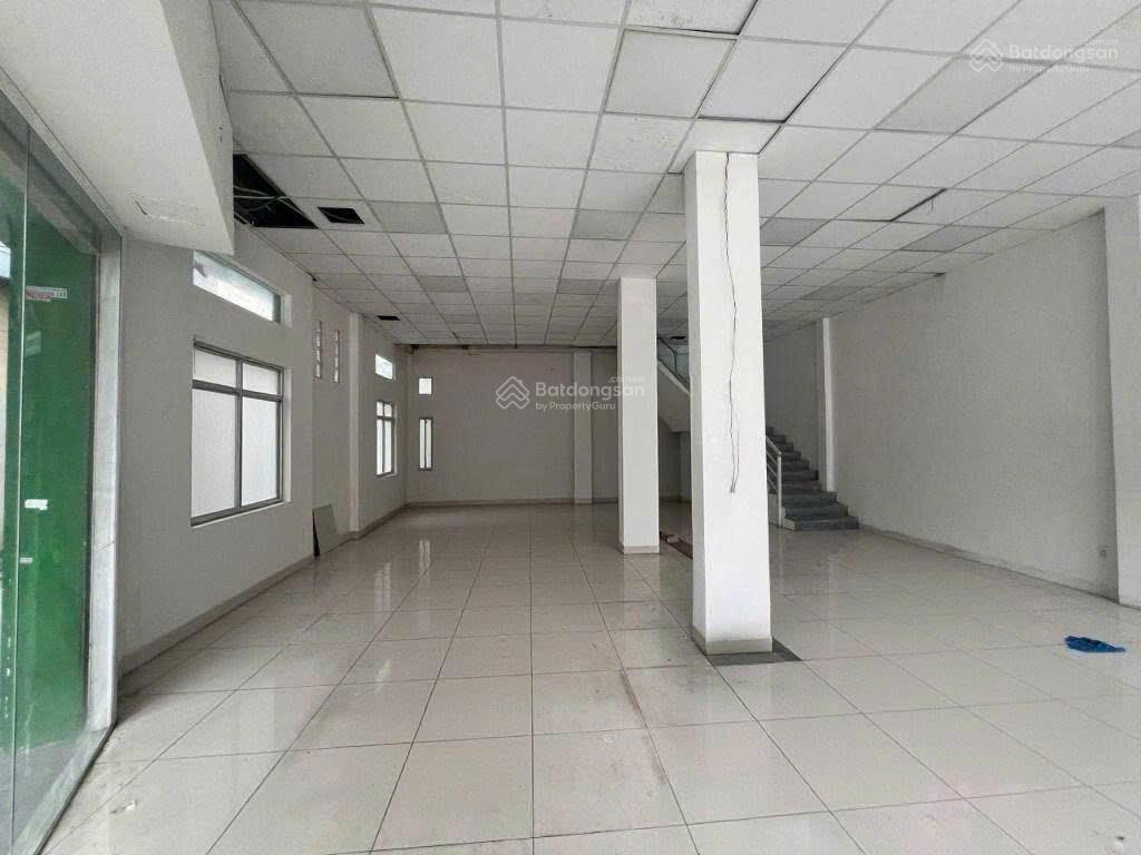 Cho thuê căn góc 2 mặt tiền kinh doanh đường lạc long quận q11  dt 8x15m  trệt 3 lầu  60 triệu