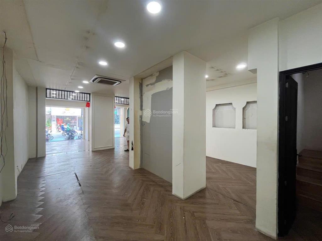 Cho thuê nhà 2 mặt tiền đường nguyễn đình chiểu q3  2 chiều  dt 6x18  trệt 2 lầu  giá 80 triệu