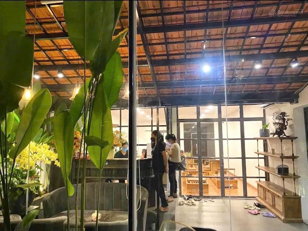 Cho thuê biệt thự sân vườn đường hai bà trưng phường tân định  dt 12x20  trệt lầu  giá 130 triệu