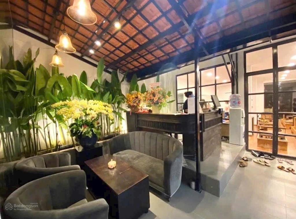 Cho thuê biệt thự sân vườn đường hai bà trưng phường tân định  dt 12x20  trệt lầu  giá 130 triệu