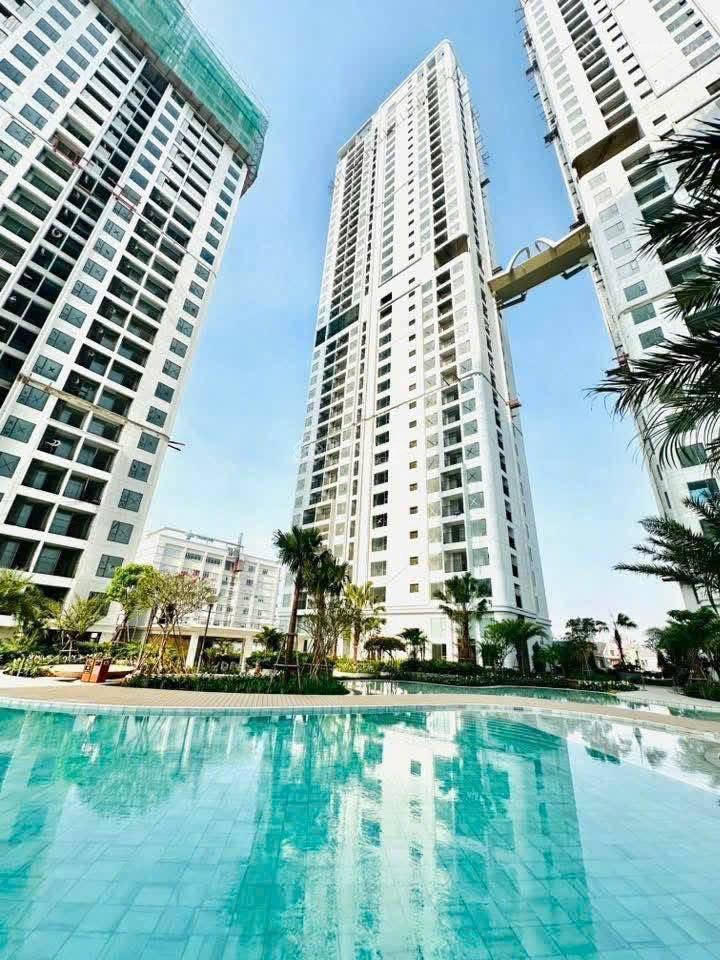 Căn hộ phạm văn đồng bàn giao full nội thất chỉ từ 2tỷ8 green skyline.