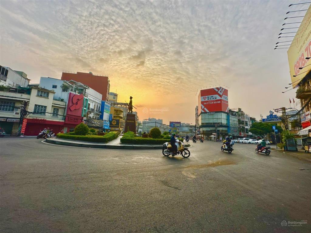 Siêu vị trí, tòa nhà 7 tầng góc vòng xoay 3 mặt tiền châu văn liêm ngang 10m, hđt 250tr/th giá 56tỷ