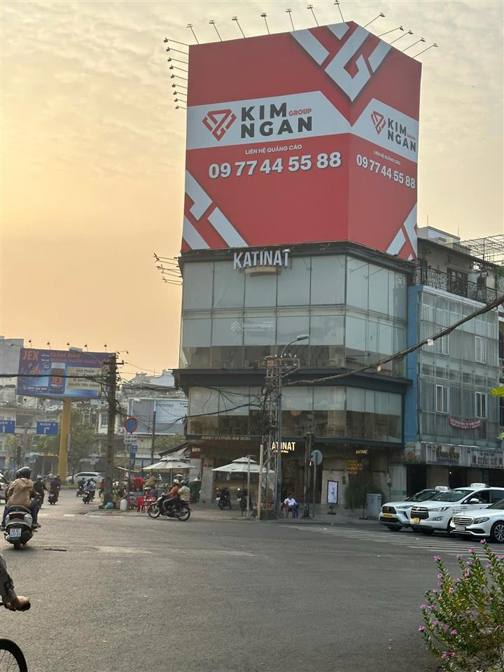 Siêu vị trí, tòa nhà 7 tầng góc vòng xoay 3 mặt tiền châu văn liêm ngang 10m, hđt 250tr/th giá 56tỷ