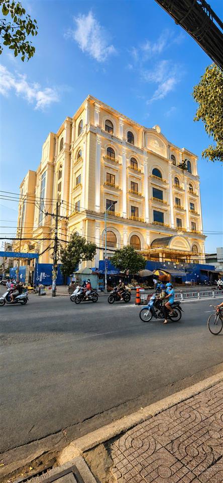 Giảm 50%, bán gấp tòa nhà 12.000m2, góc 2 mặt tiền lê văn quới, dòng tiền 2.5 tỷ/tháng giá 250 tỷ