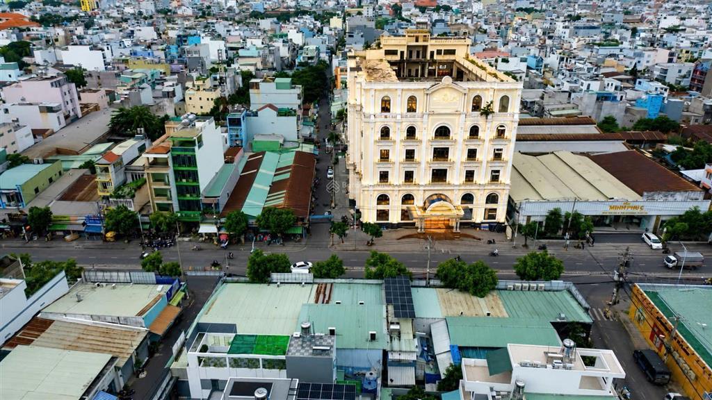 Giảm 50%, bán gấp tòa nhà 12.000m2, góc 2 mặt tiền lê văn quới, dòng tiền 2.5 tỷ/tháng giá 250 tỷ