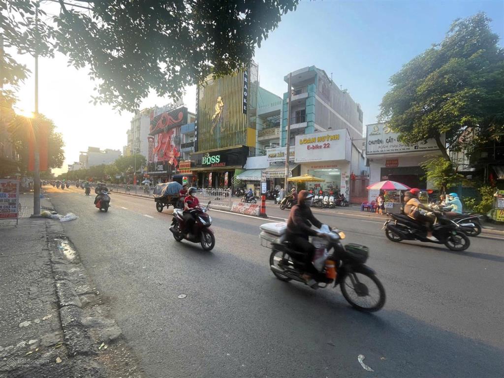 Siêu vị trí, ngay góc thoại ngọc hầu  nguyễn sơn (12x30m), nhà 3 tầng đẹp giá 110 triệu