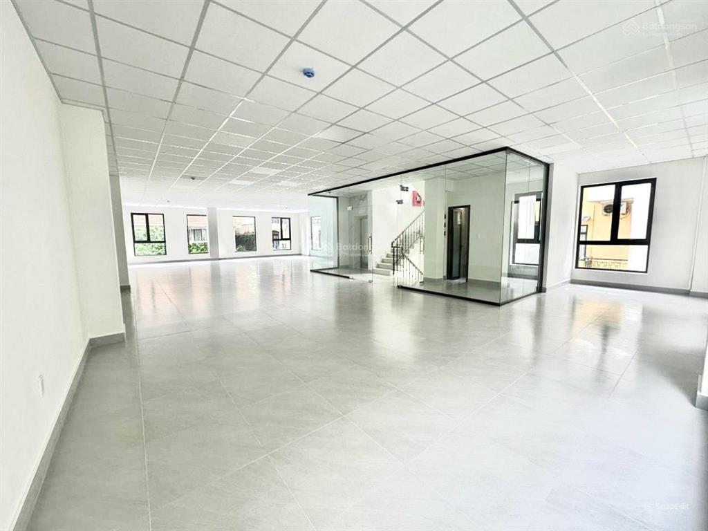 Dòng tiền gần 5%/năm, bán tòa nhà hầm 7 tầng đường yên thế dt 15x30m giá 89 tỷ tl mạnh