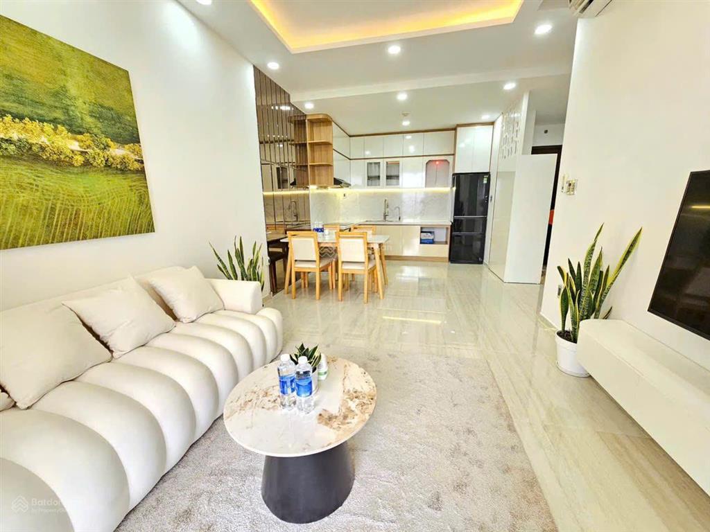 Chính chủ cần bán gấp căn hộ cao cấp sky center 98m2 3pn 8.5 tỷ . đt 0909 476 *** gặp cường view mát