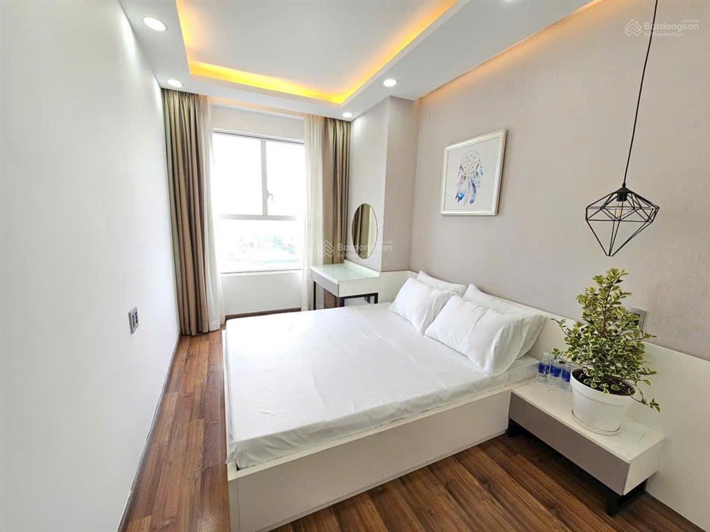 Chính chủ cần bán gấp căn hộ cao cấp sky center 98m2 3pn 8.5 tỷ . đt 0909 476 *** gặp cường view mát