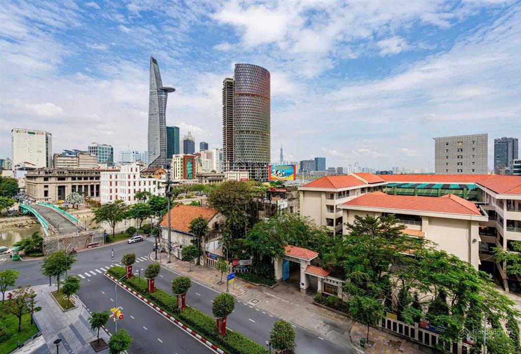Cho thuê saigon royal view bitexco, full nội thất đẹp. giá thuê 15tr/th  0931 802 ***