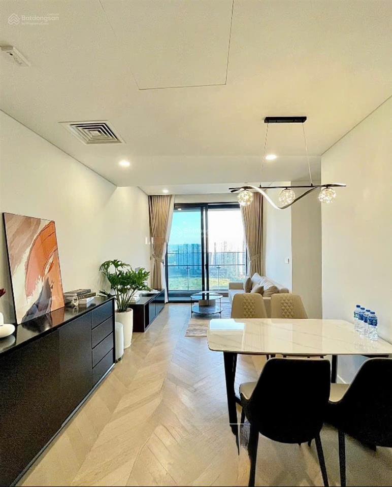 Chủ thân gửi cho thuê căn góc 2pn view landmark 81 trống sẵn ở ngay, văn phòng tại dự án xem dễ