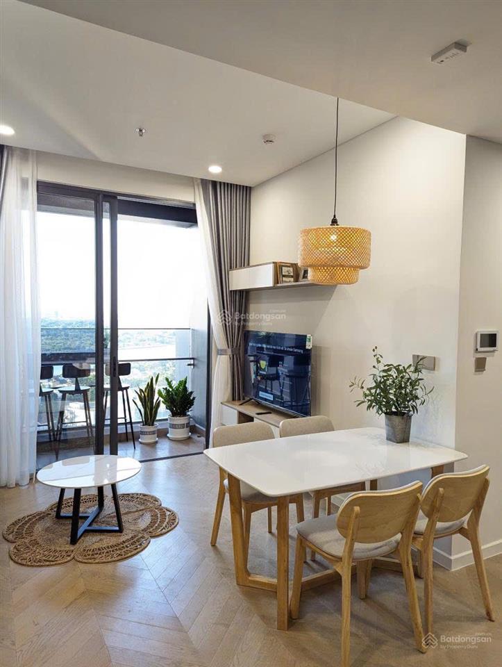 Chủ gửi cho thuê nhanh căn hộ 2pn lumiere riverside view sông trực diện, văn phòng tại dự án xem dễ