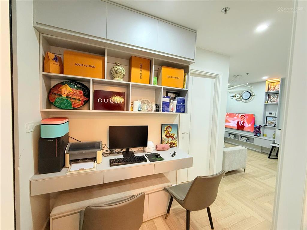 Cần bán gấp căn hộ 2pn 55m2  4 tỷ tòa imperia vinhomes smart city