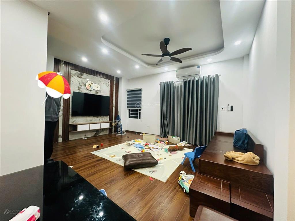 Bán nhà 5 tầng  dt 40m2  giá chỉ 6 tỷ 300  tây tựu  ô tô vào tận nơi