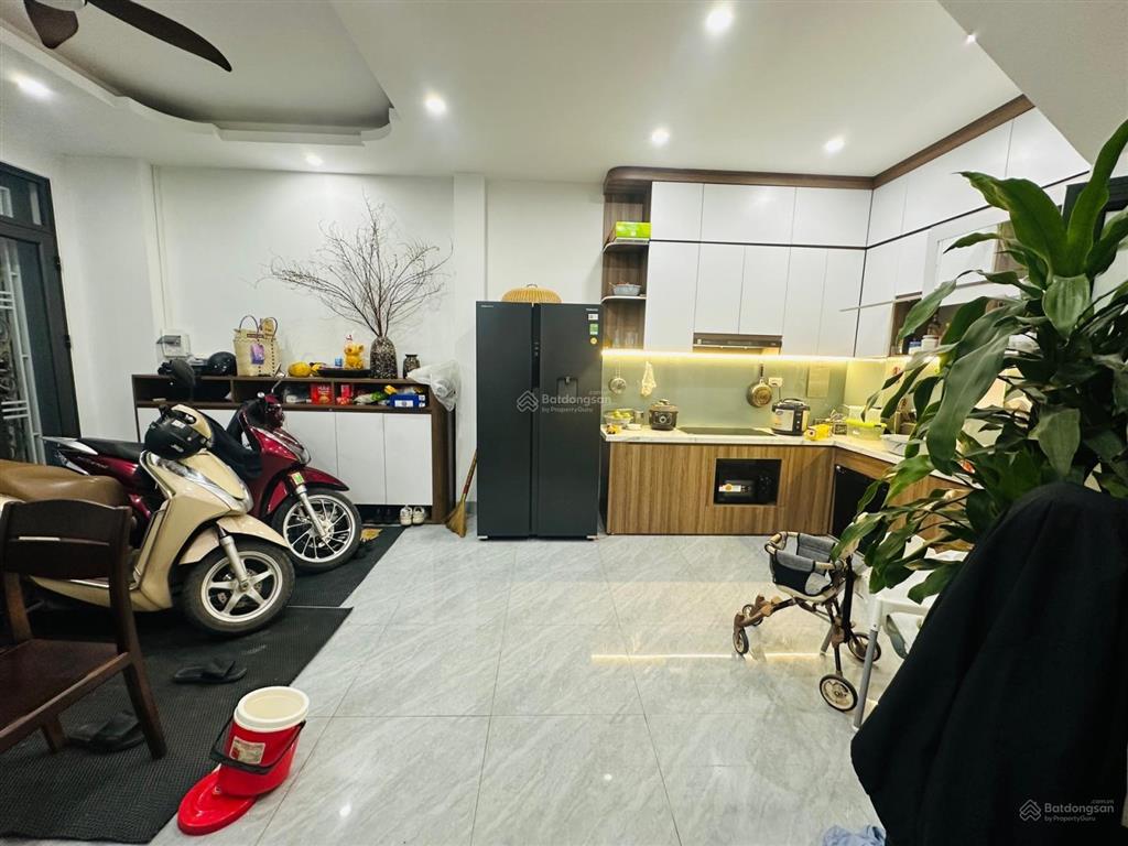 Bán nhà 5 tầng  dt 40m2  giá chỉ 6 tỷ 300  tây tựu  ô tô vào tận nơi