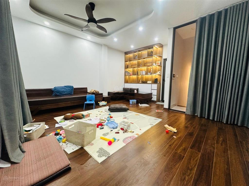 Bán nhà 5 tầng  dt 40m2  giá chỉ 6 tỷ 300  tây tựu  ô tô vào tận nơi