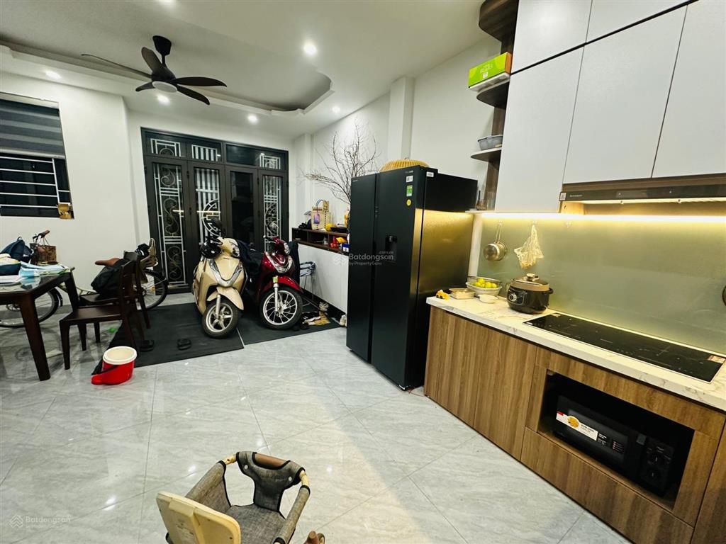 Bán nhà 5 tầng  dt 40m2  giá chỉ 6 tỷ 300  tây tựu  ô tô vào tận nơi