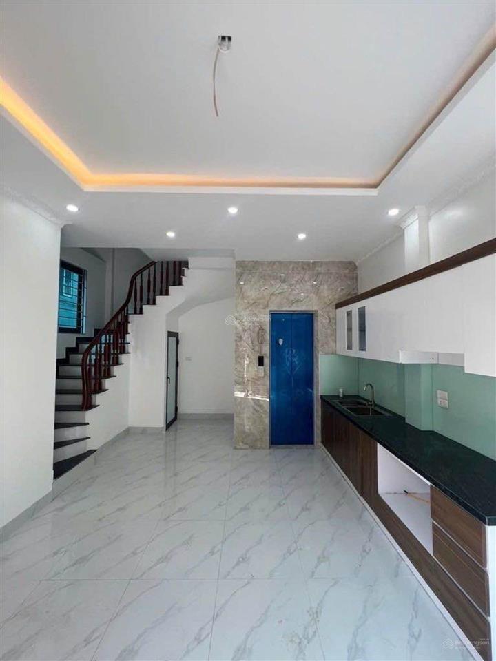 Bán nhà p. thượng cát  dt 40m2  5 tầng có thang máy  6,6 tỷ