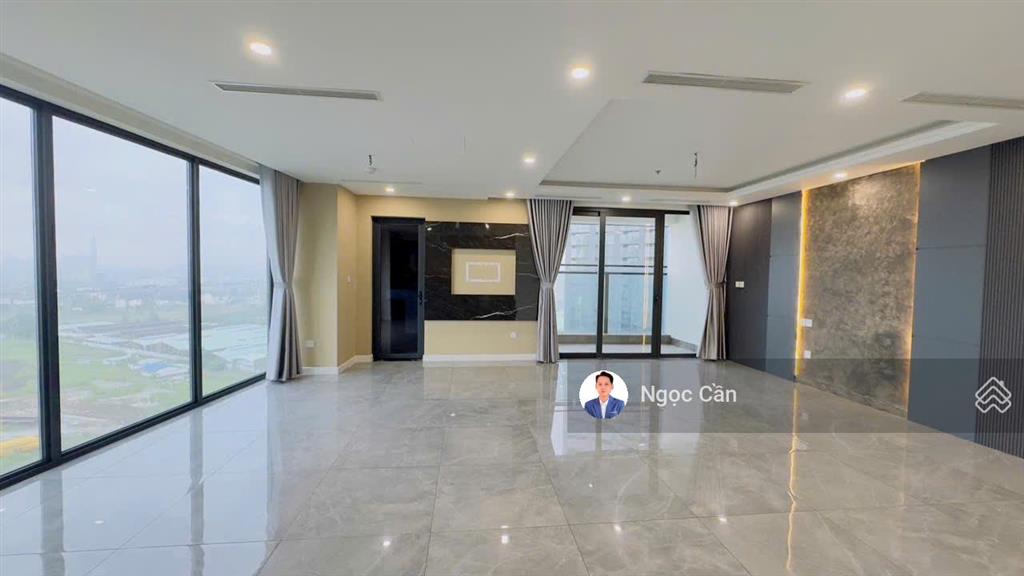 Căn hộ 2pn  138m  giá 18tr/th  vào ở ngay tại noble crystal riverside. q7