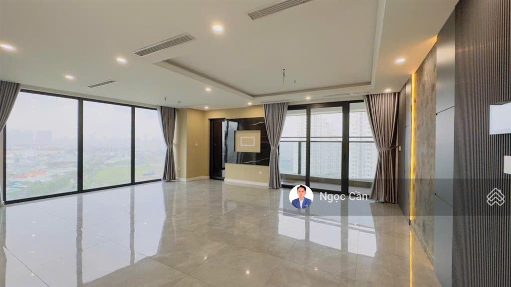 Căn hộ 2pn  138m  giá 18tr/th  vào ở ngay tại noble crystal riverside. q7