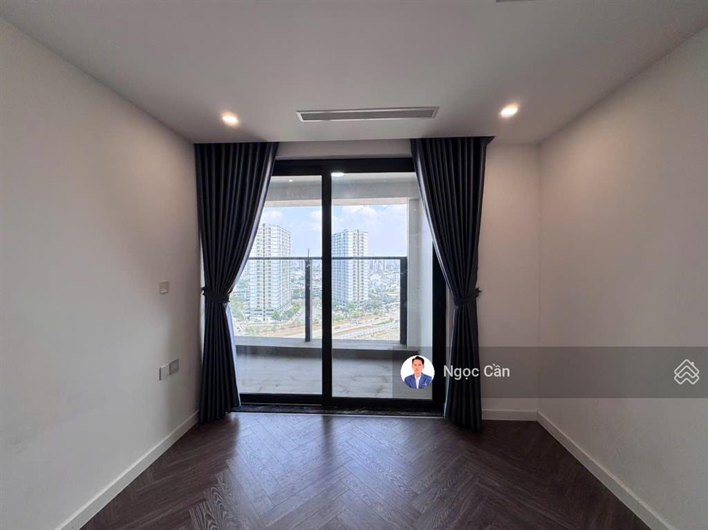 Căn hộ 2pn  110m2  giá chỉ 12tr/th  vào ở ngay  tại noble crystal riverside