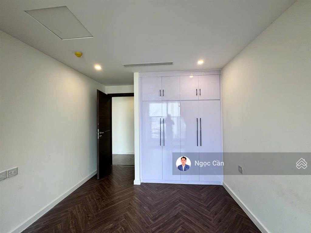 Căn hộ 2pn  110m2  giá chỉ 12tr/th  vào ở ngay  tại noble crystal riverside