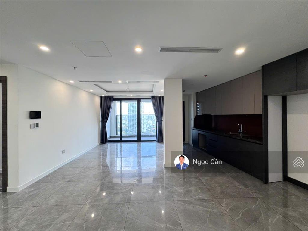Căn hộ 2pn  110m2  giá chỉ 12tr/th  vào ở ngay  tại noble crystal riverside