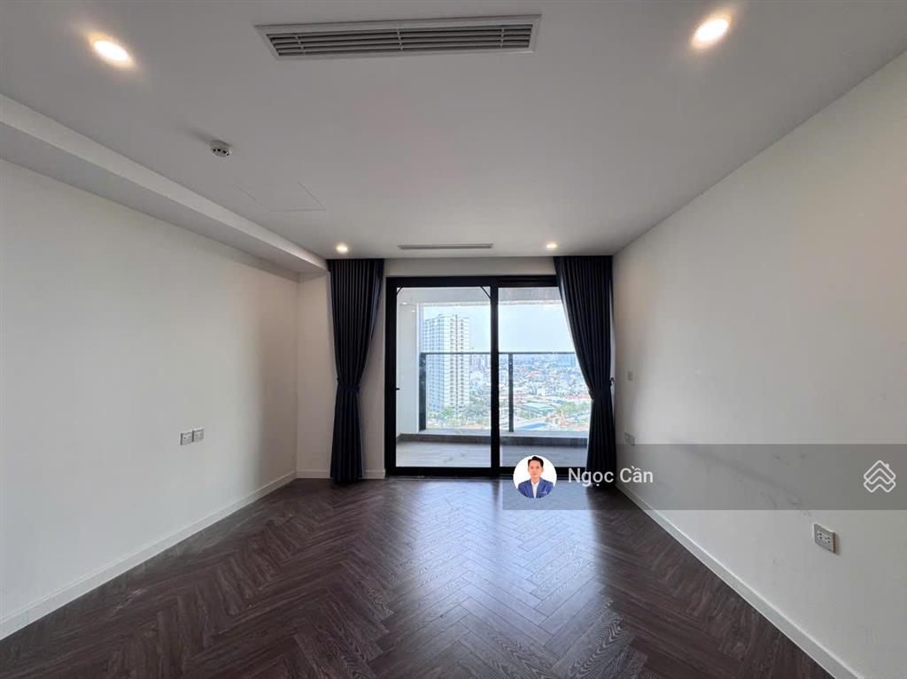 Căn hộ 2pn  110m2  giá chỉ 12tr/th  vào ở ngay  tại noble crystal riverside