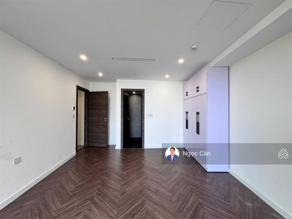 Căn hộ 2pn  110m2  giá chỉ 12tr/th  vào ở ngay  tại noble crystal riverside