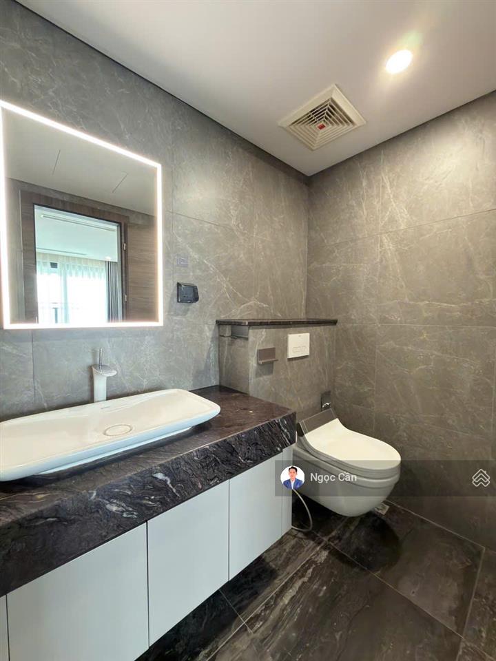 Cho thuê căn hộ 2pn + 1 kho, 138m², giá tốt 17tr/th miễn phí quản lí, đặc biệt view trọn pháo bông