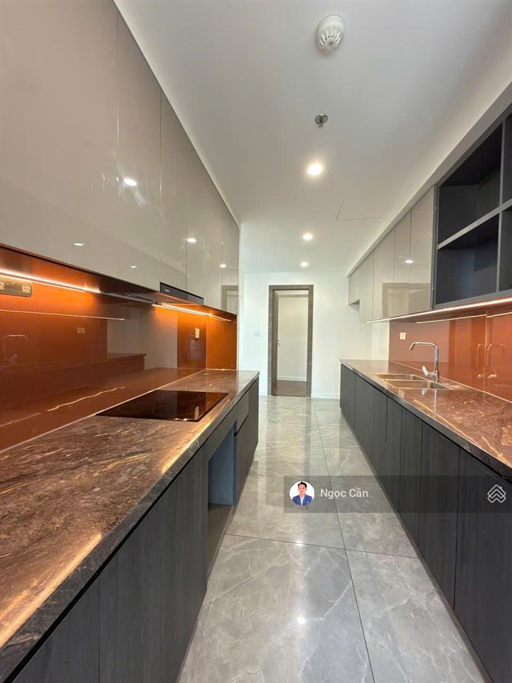 Cho thuê căn hộ 2pn + 1 kho, 138m², giá tốt 17tr/th miễn phí quản lí, đặc biệt view trọn pháo bông