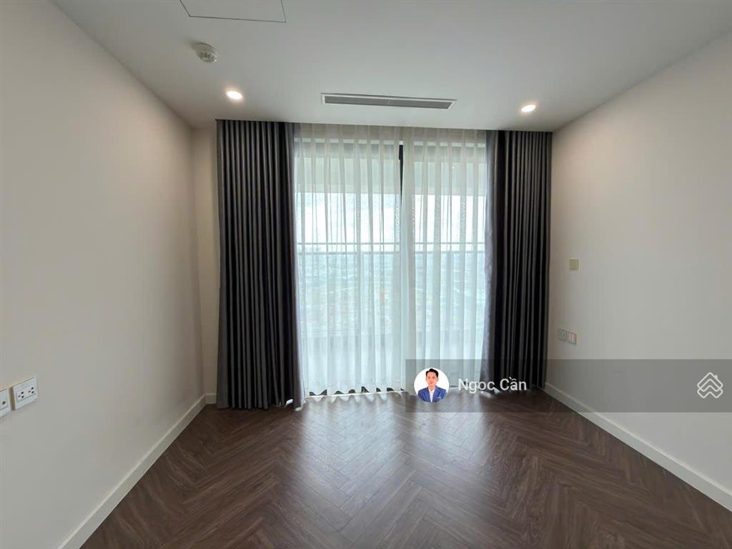 Cho thuê căn hộ 2pn + 1 kho, 138m², giá tốt 17tr/th miễn phí quản lí, đặc biệt view trọn pháo bông