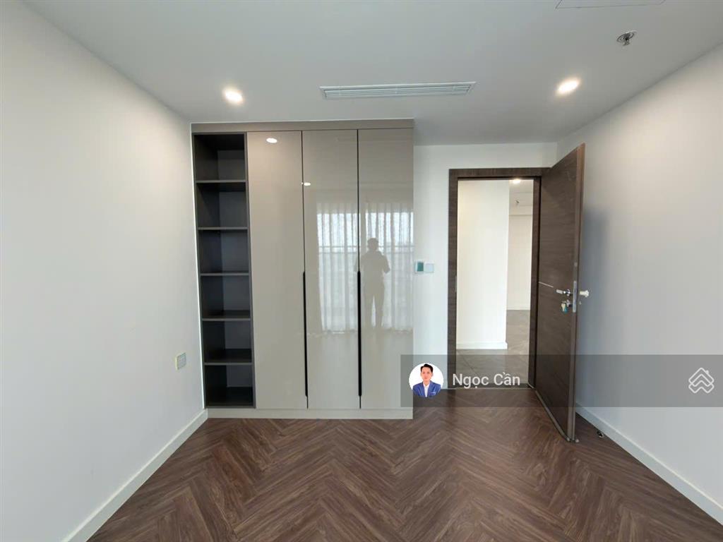 Cho thuê căn hộ 2pn + 1 kho, 138m², giá tốt 17tr/th miễn phí quản lí, đặc biệt view trọn pháo bông