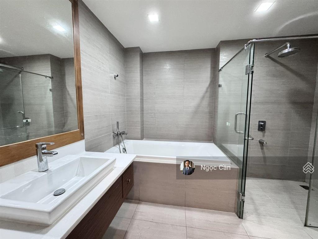 Cho thuê căn hộ 2pn+1kho 123mfullgiá 16tr/th vào ở ngay tại noble crystal riverside q7